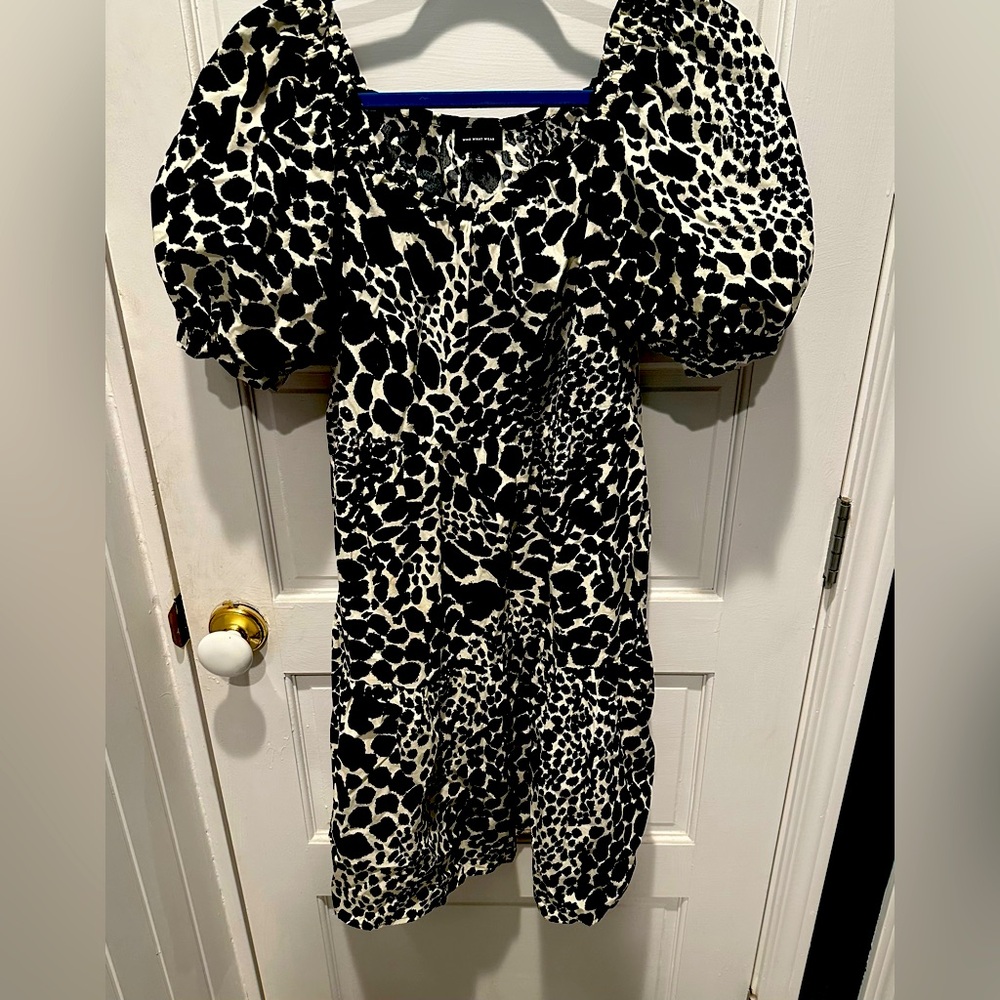 Who What Wear Swirling Leopard Dress, Puff Sleeves- Size Small. Like New!